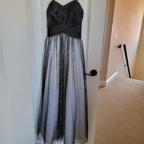 Strapless black full-length gown with silver sparkles in the skirt, size 7/8 - Picture 1 of 14